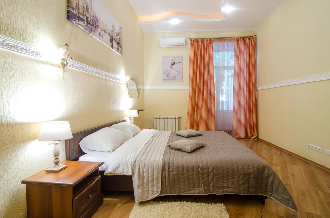 Apartment At Malaya Zhytomyrska 5 เคียฟ ภายนอก รูปภาพ