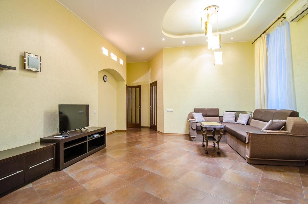 Apartment At Malaya Zhytomyrska 5 เคียฟ ภายนอก รูปภาพ
