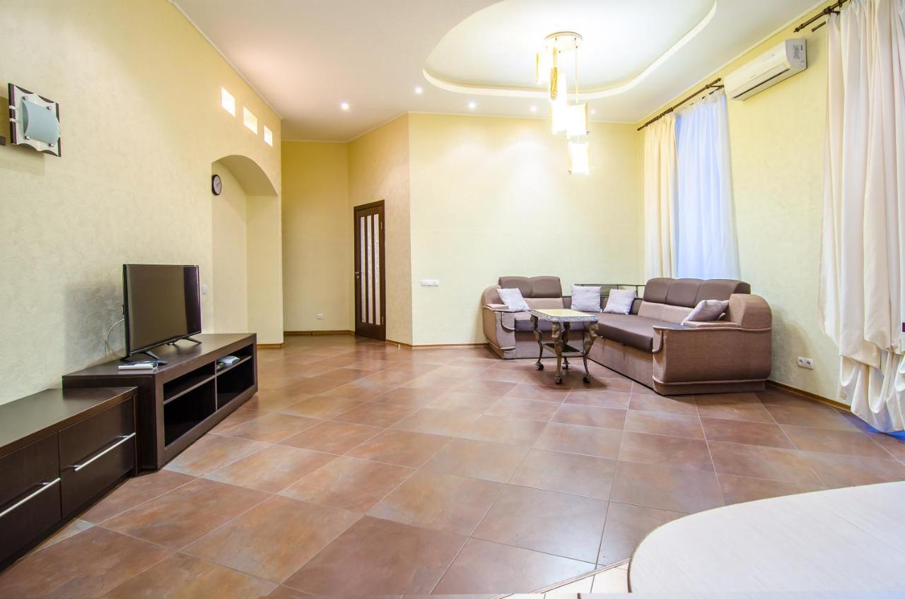 Apartment At Malaya Zhytomyrska 5 เคียฟ ภายนอก รูปภาพ