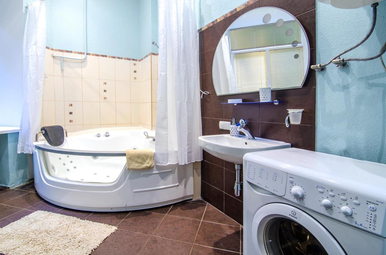 Apartment At Malaya Zhytomyrska 5 เคียฟ ภายนอก รูปภาพ