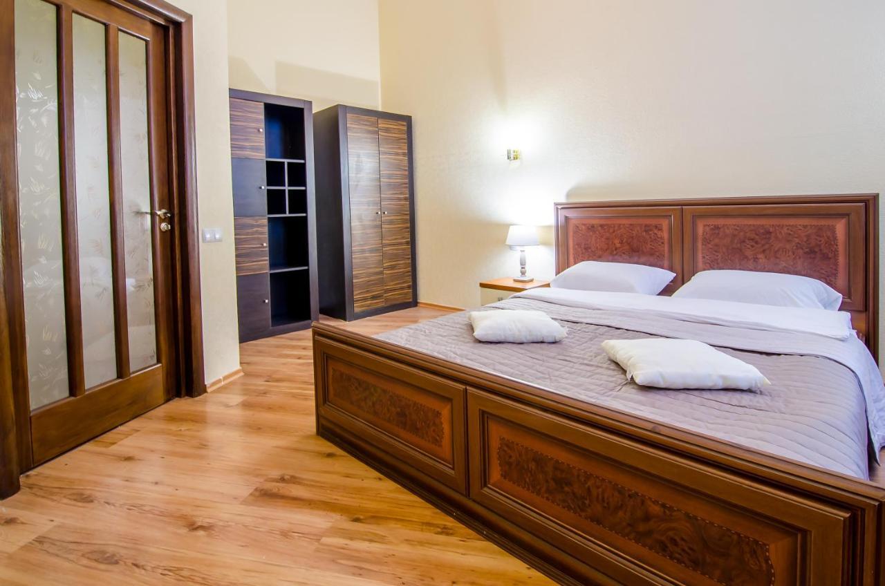 Apartment At Malaya Zhytomyrska 5 เคียฟ ภายนอก รูปภาพ