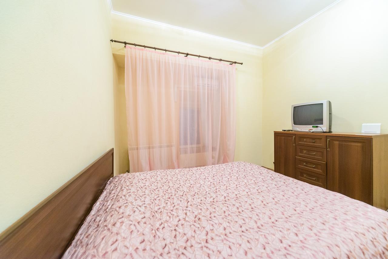 Apartment At Malaya Zhytomyrska 5 เคียฟ ภายนอก รูปภาพ