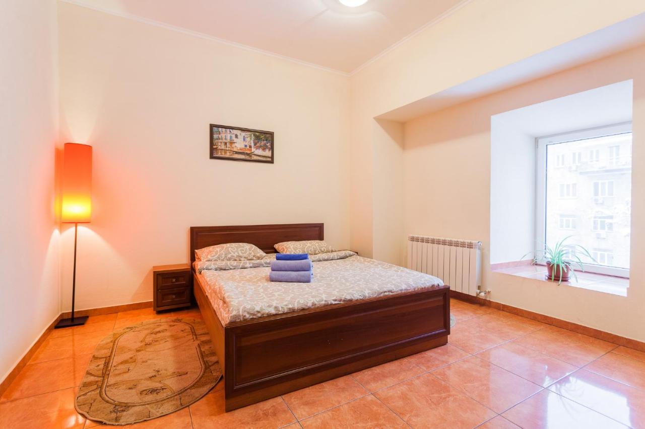 Apartment At Malaya Zhytomyrska 5 เคียฟ ภายนอก รูปภาพ